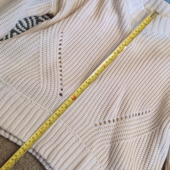 🌼Medium Cream Knitted Sweater🌼 - Picture 6 of 8